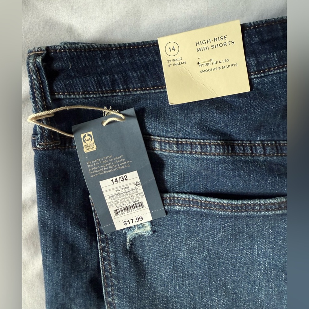 Universal Thread Distressed Denim Shorts - Picture 3 of 3